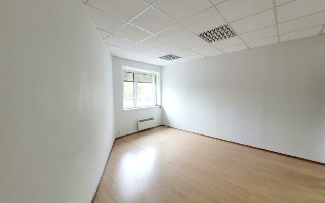 19 m2 – biuro przy ul. Krakowskiej z dostępem do toalet i poczekalnią